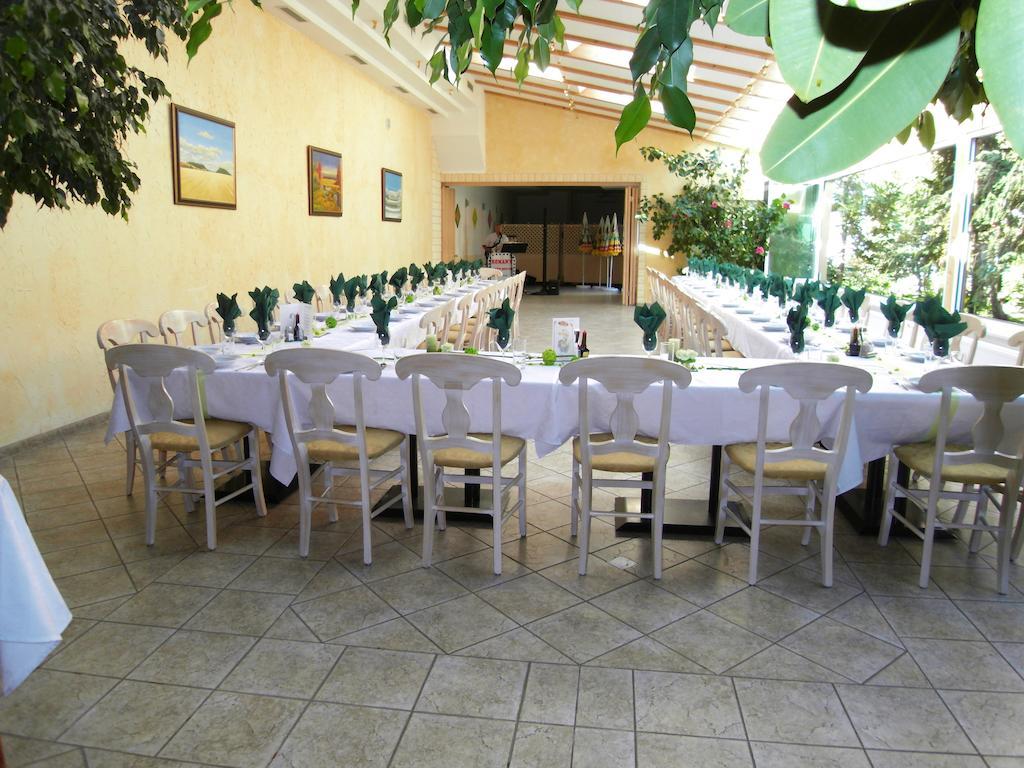 Weinhotel Kirchenwirt غولز المظهر الخارجي الصورة