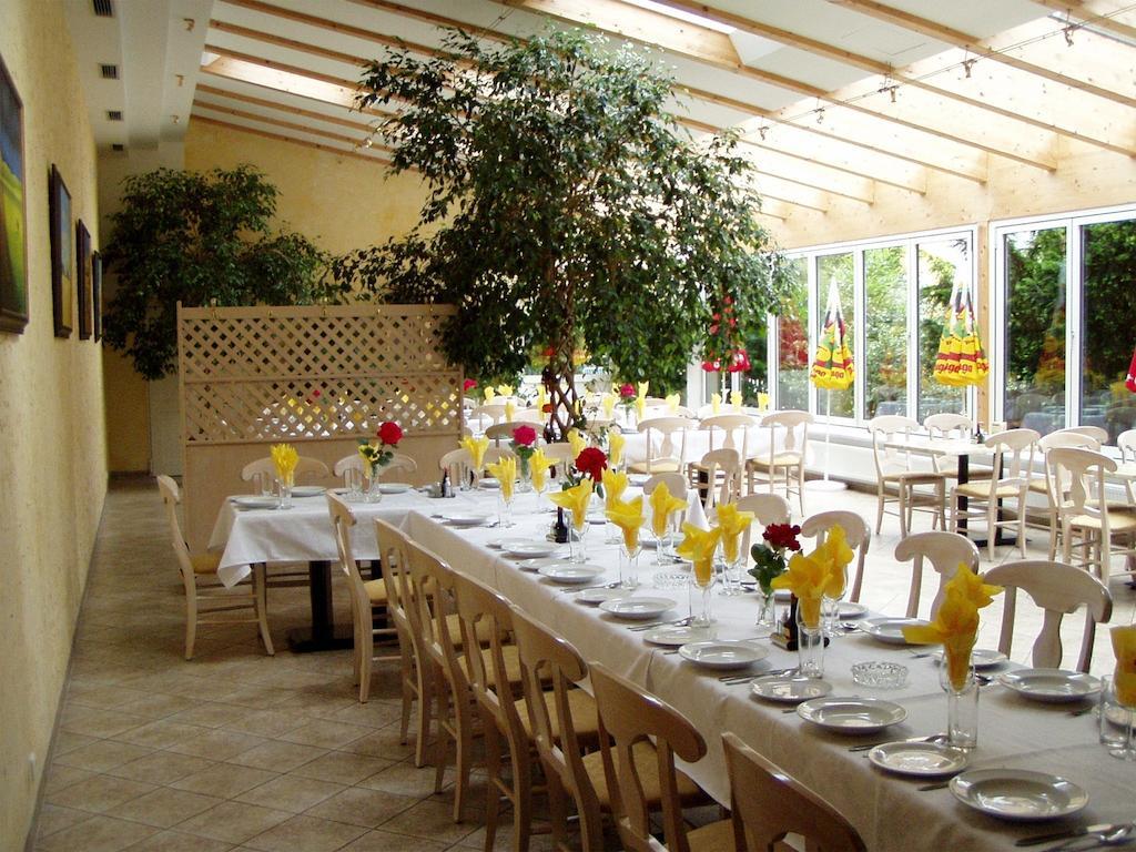 Weinhotel Kirchenwirt غولز المظهر الخارجي الصورة